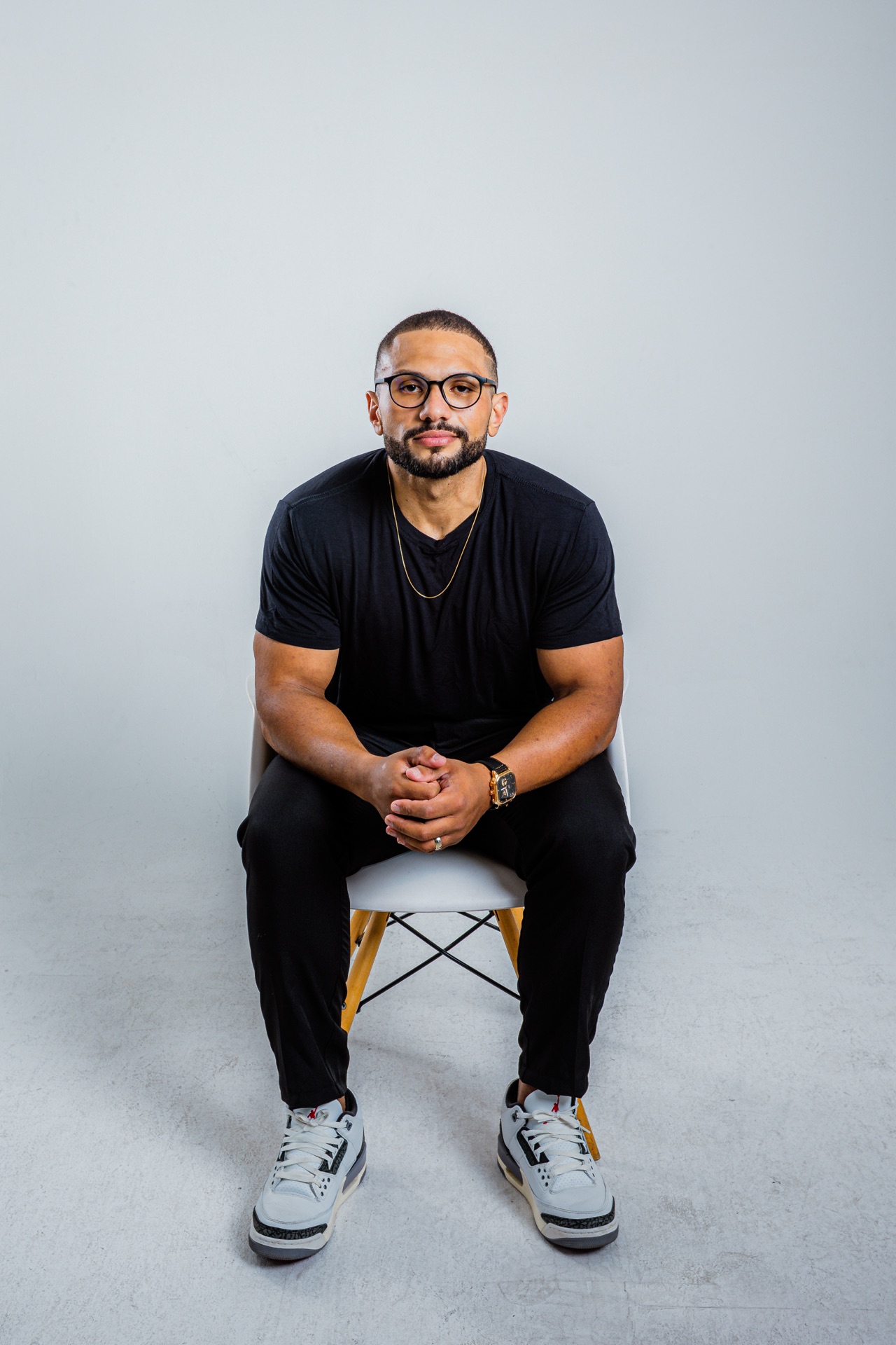 Prof. Esp. Matheus Rodrigues — retrato studio